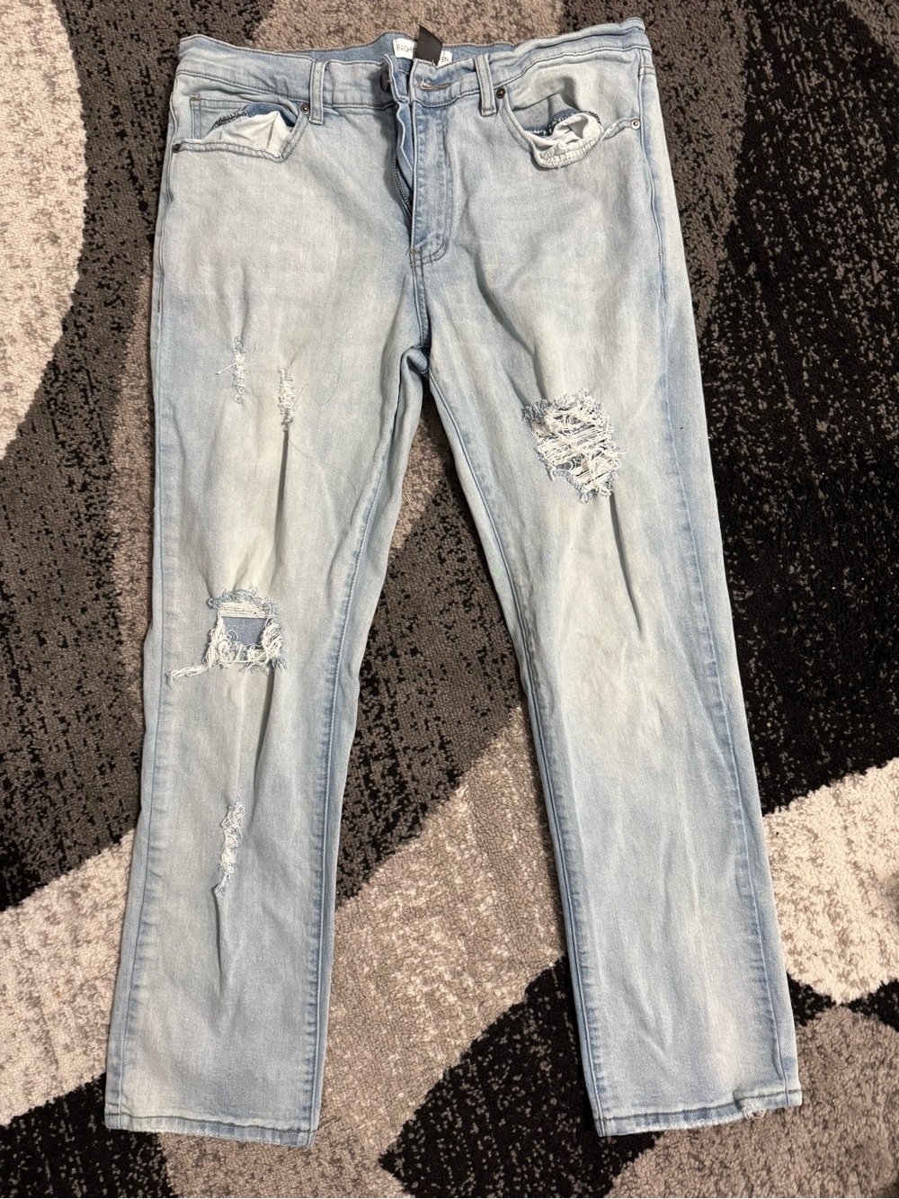 2 pairs Light Wash & Dark Wash Distressed Men Jeans